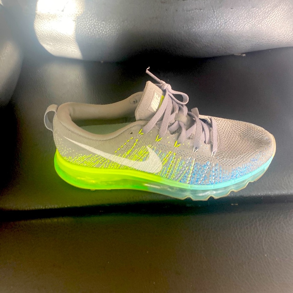 Women’s Fly knit max vapor max size 9 1/2